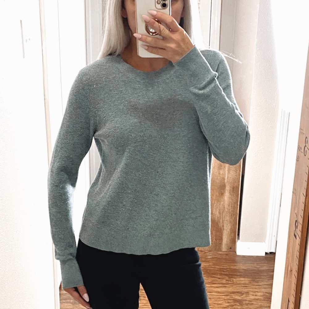 LOFT Flecked Modern Day grey pullover size medium - Picture 8 of 8